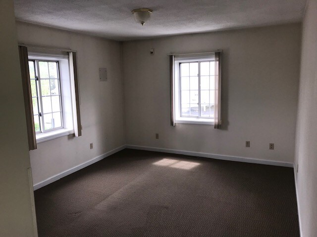 Living room - 116 N Vance Dr