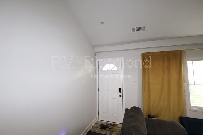 Foto del edificio - 936 Halsey Ln