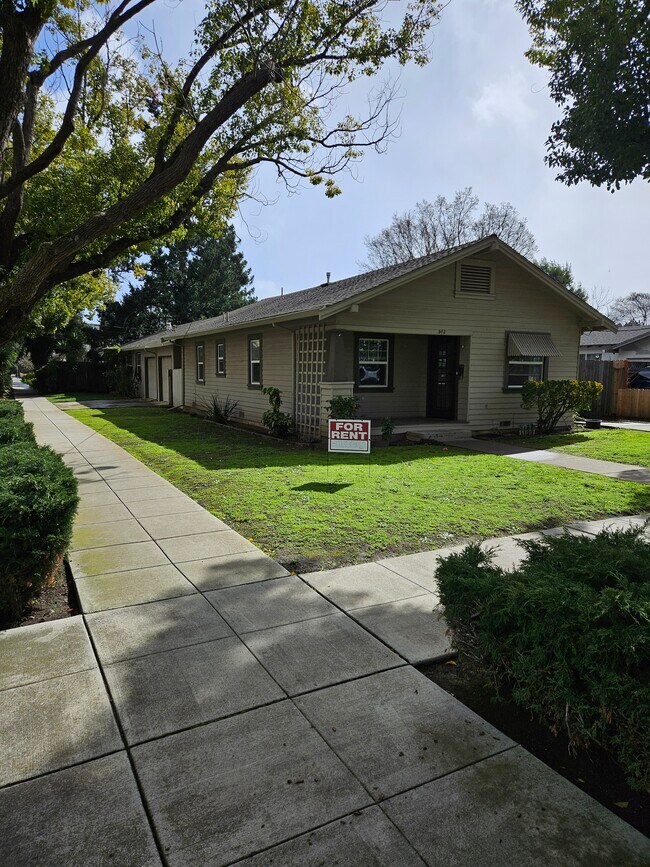Building Photo - 503 Palo Alto Ave