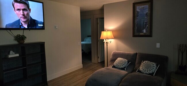 Building Photo - 1208 Denali St