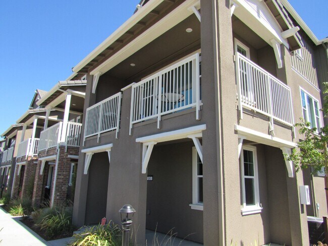 Building Photo - Gorgeous 4 Bed, 2.5 Bath Townhome in Prime Location near Downtown Livermore