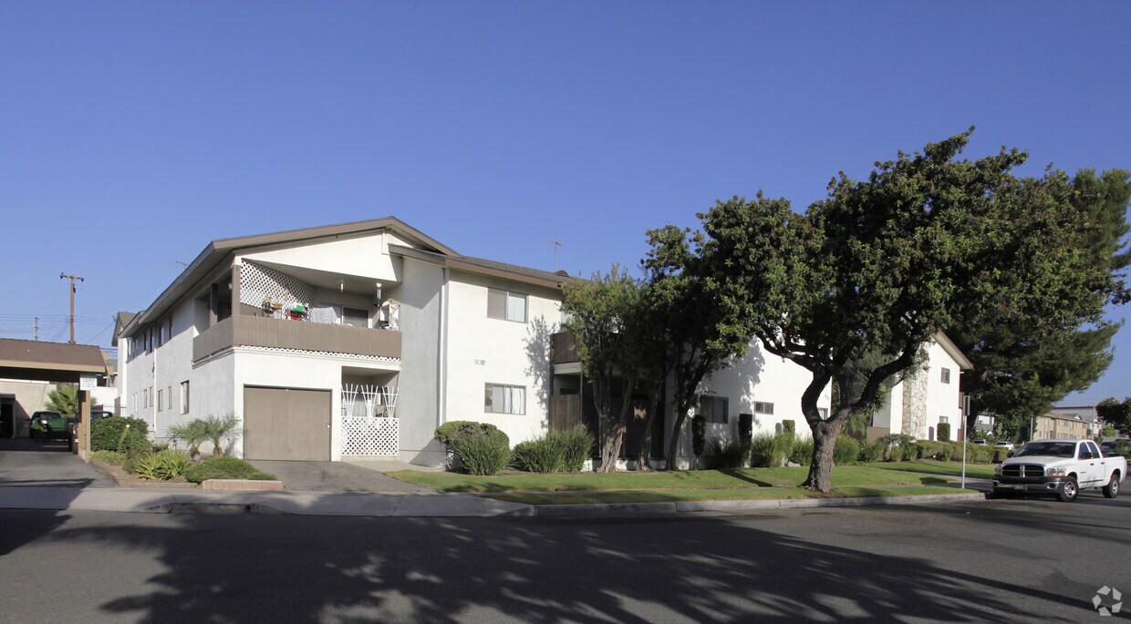 Ridgeway Lane Apartments La Habra, CA