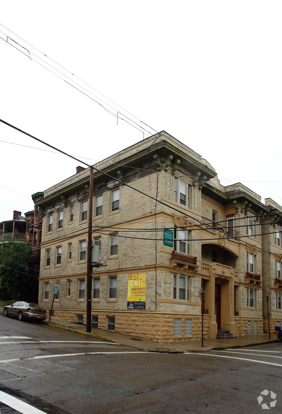 Primary Photo - Howe and Maryland Apartments