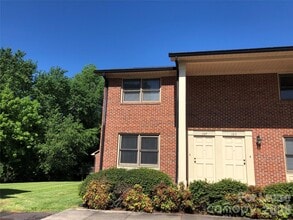 Building Photo - 107 Hillcrest Dr