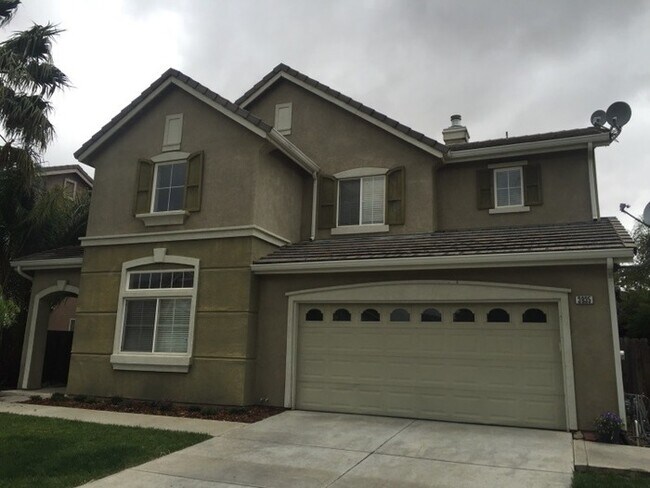 Building Photo - Tracy Beautiful 4 Bedroom