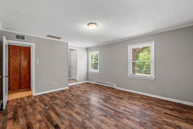 Building Photo - Large Home in Four Seasons Area, Hardwoods, Dining Room, Screed Porch, Fenced!