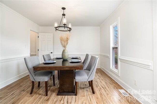 Foto del edificio - 8823 Dartmoor Pl