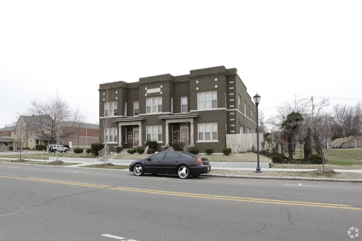 Building Photo - 126-130 W Mishawaka Ave
