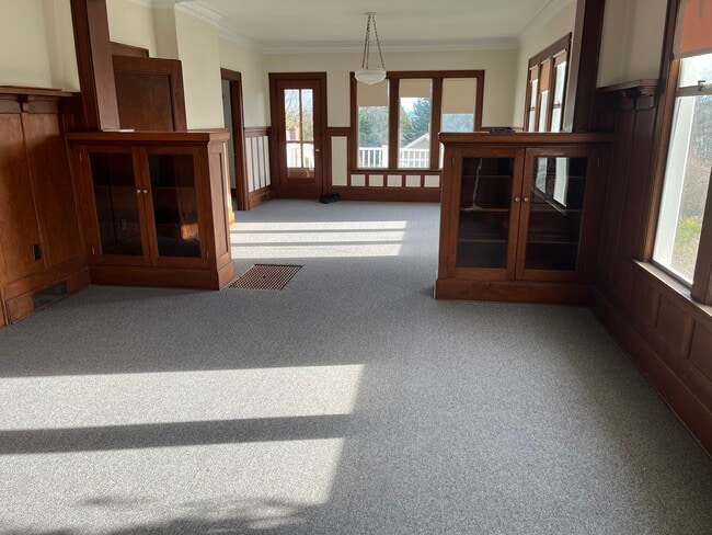 Living and dining areas - 113 32nd Ave S