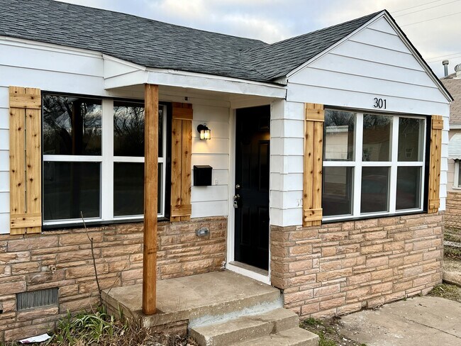 Foto del edificio - 301 E Rickenbacker Dr