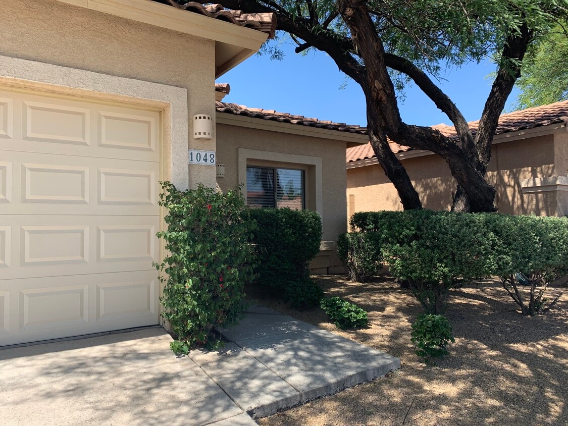 Foto principal - 1048 E Susan Ln