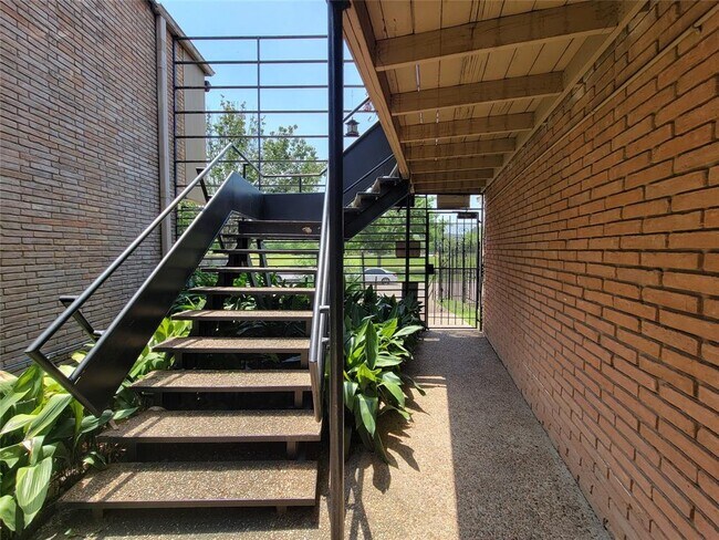 Foto del edificio - 3809 N Braeswood Blvd