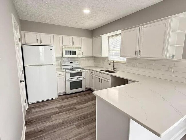 Foto del edificio - 904 Charleston Way Dr