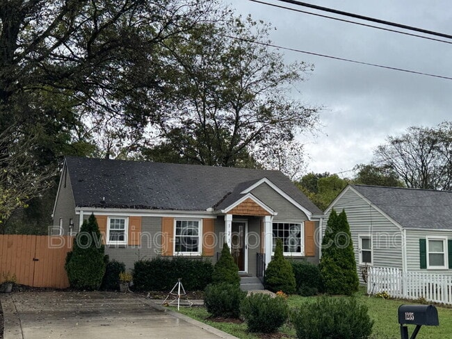 Foto del edificio - 1235 Sunnymeade Dr
