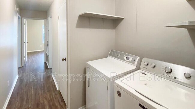Building Photo - 1518 Pine Ridge Dr