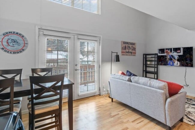 Building Photo - Cozy ONE-bedroom/loft style/Perry District...