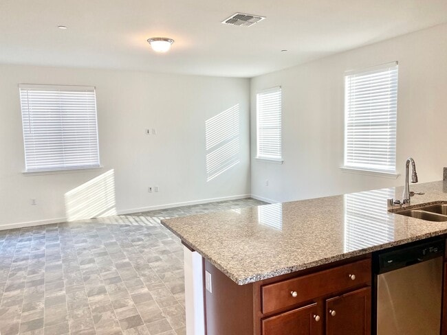 Building Photo - Spacious 3-Bedroom, 2.5-Bath Single Family...