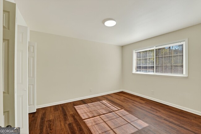 Foto del edificio - 2516 Peachwood Cir NE