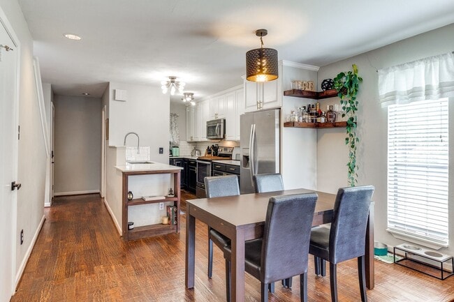Building Photo - Oaklawn Lemmon Gem