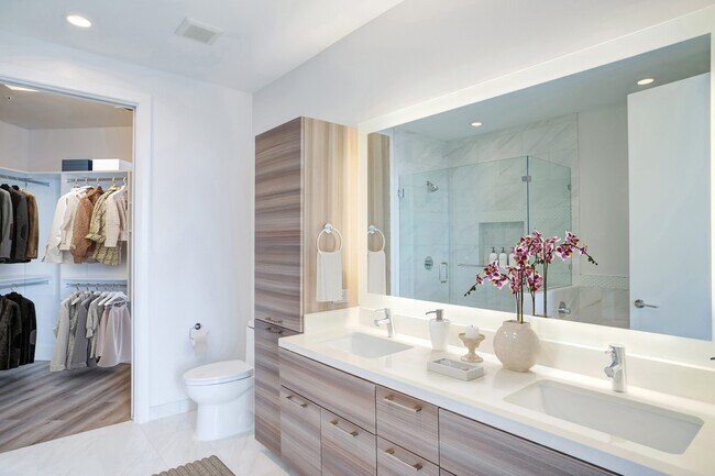Foto del edificio - Sleek & Stylish 2/2 in the Heart of Downtown