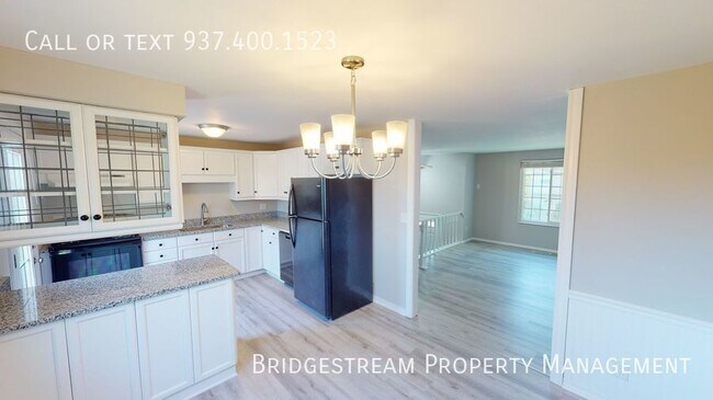 Foto del edificio - Renovated 3 bed, 2 bath tri-level home wit...