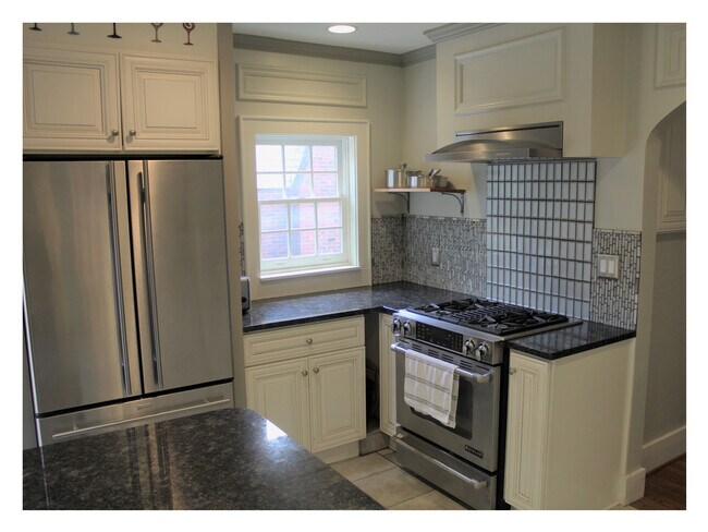 Building Photo - 1116 Woodvale Dr