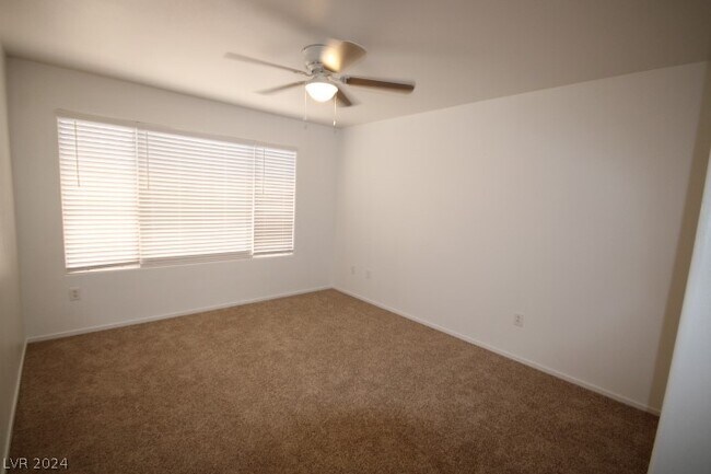Building Photo - 5710 E Tropicana Ave
