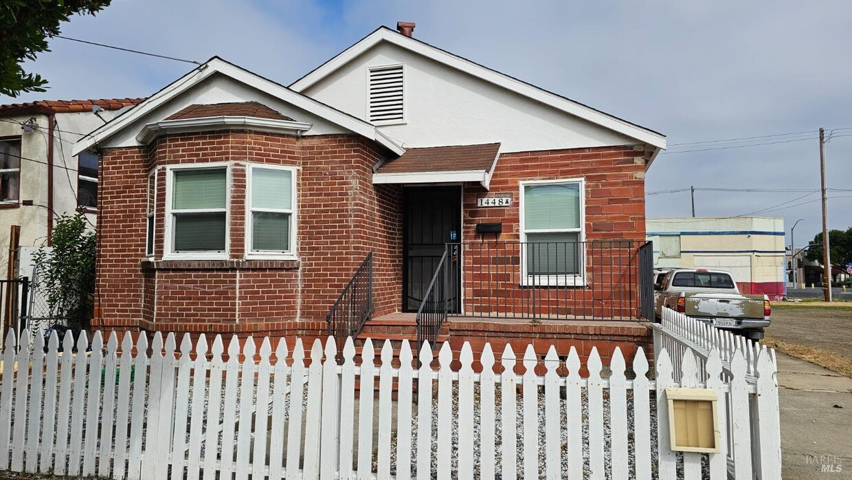 Foto principal - 1448 Rice St