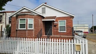 Building Photo - 1448 Rice St