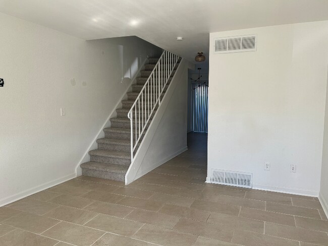 Foto del edificio - 15815 E 13th Pl