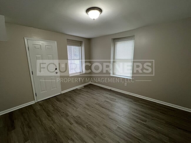 Building Photo - 2026 N Cherry St