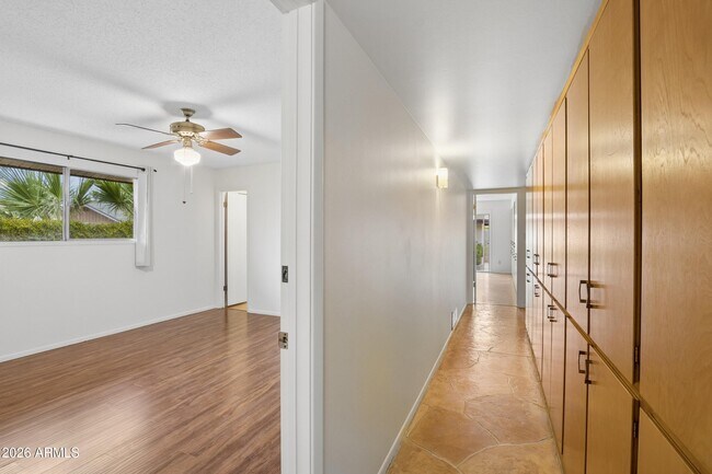 Building Photo - 1014 E Balboa Cir