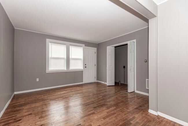 Building Photo - Modern Townhome