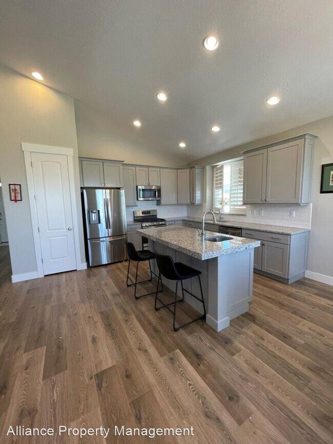 Building Photo - 6 br, 4.5 bath House - 3292 W Blue Crane Dr.