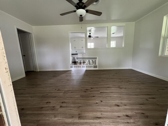 Building Photo - Updated 3 Bedroom 2 Bath Brick House in Tr...