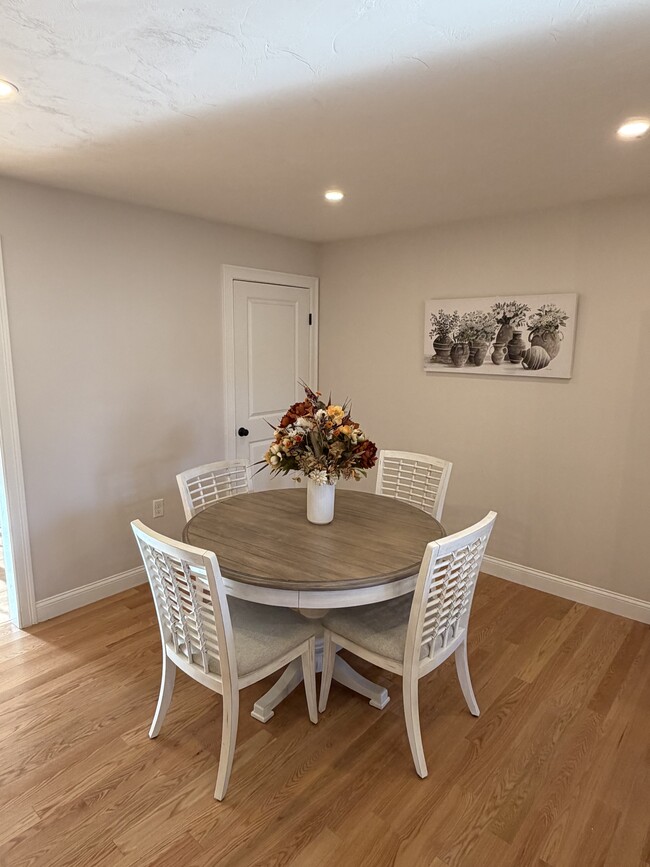 Breakfast nook - 507 Mendon Rd