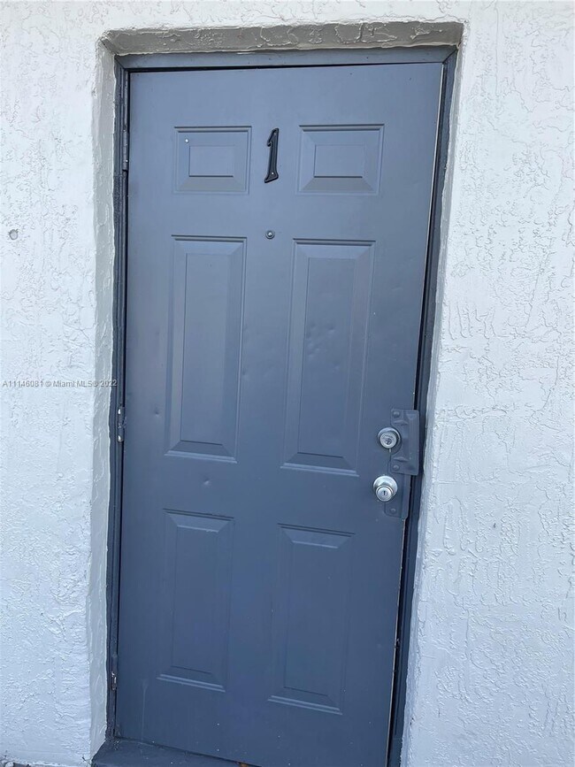 Foto del edificio - 17325 Homestead Ave