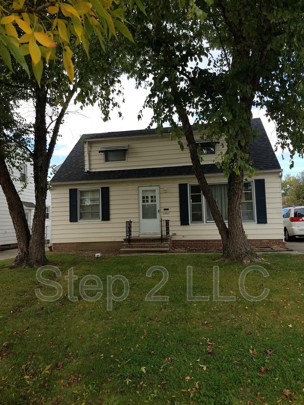 Building Photo - 13801 Linn Ave