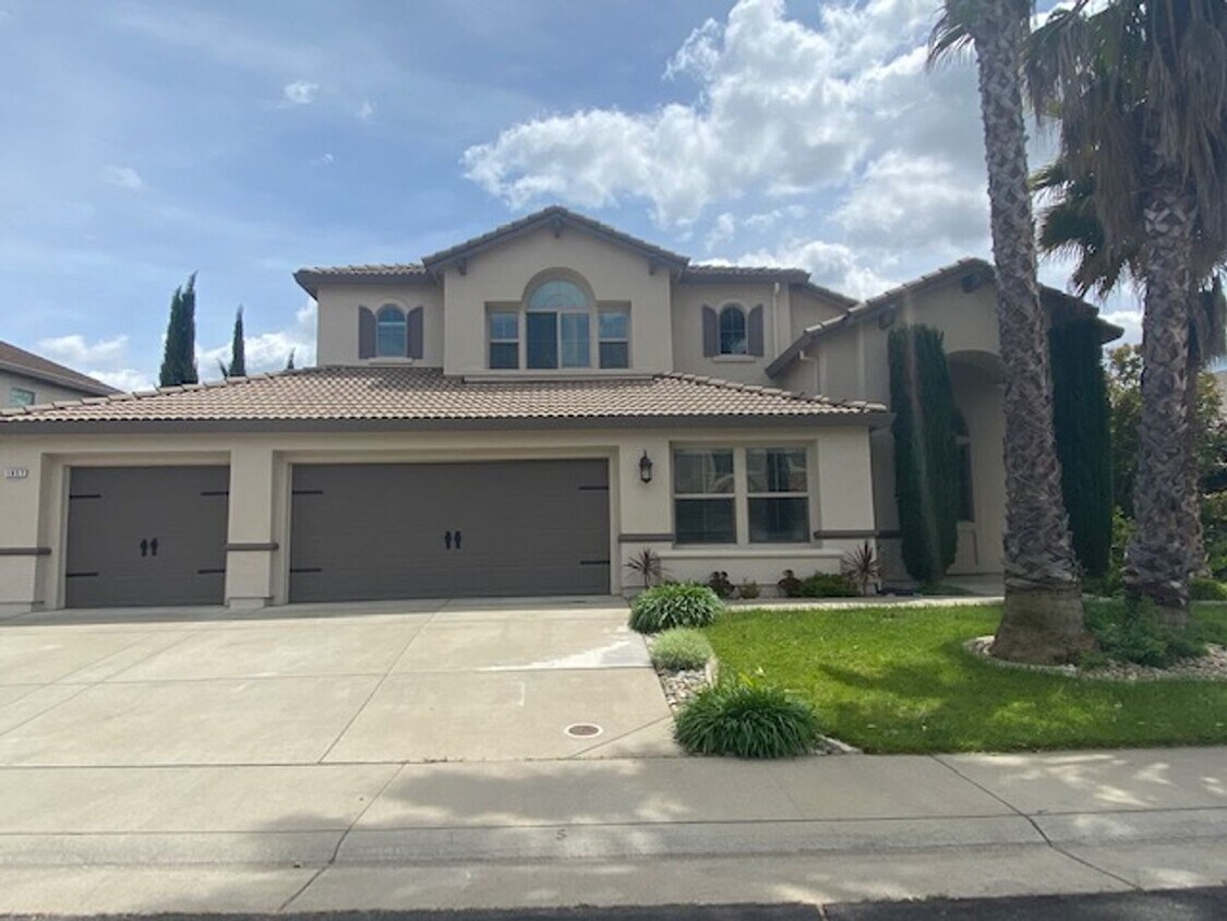 Primary Photo - Immaculate home in W. Roseville!