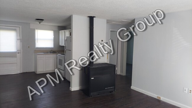 Building Photo - Updated two bedroom near Harden Street