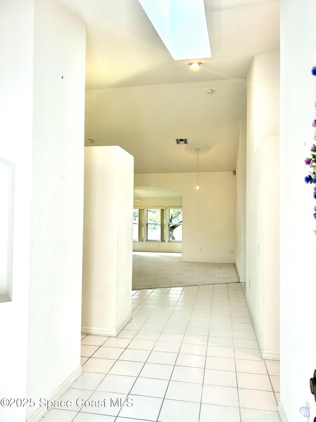 Foto del edificio - 729 Kenwood Cir