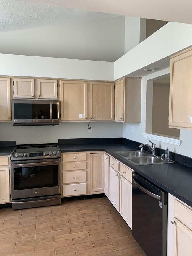 Building Photo - 1205 Harmes Way