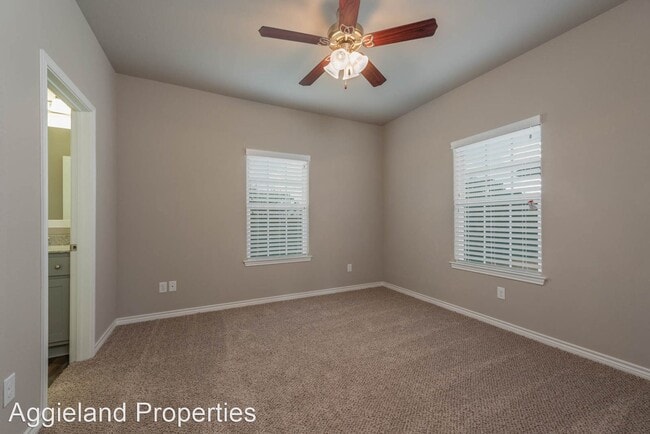 Building Photo - 5 br, 5.5 bath House - 3420 Papa Bear