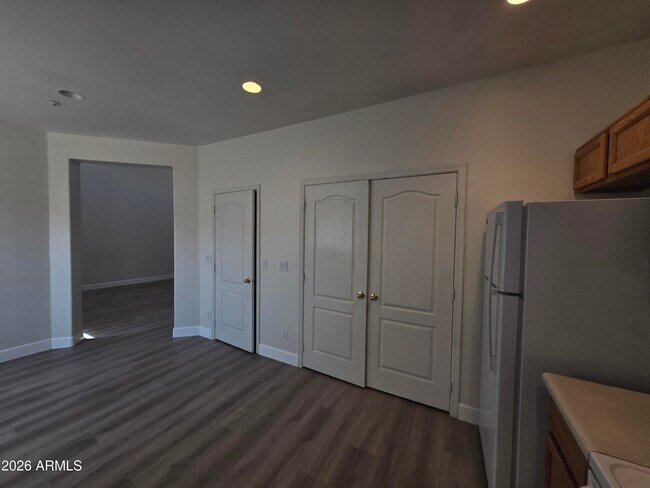 Building Photo - 8940 W Olive Ave