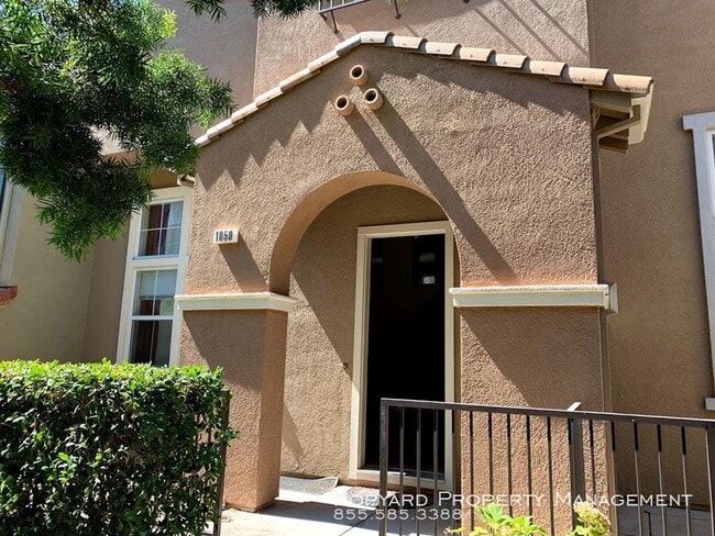 Building Photo - Beautiful gated community in Silicon Valley!