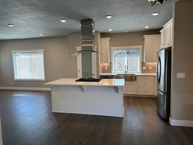 Foto del edificio - Newer 3 bedroom 2.5 bathroom house in Eugene!