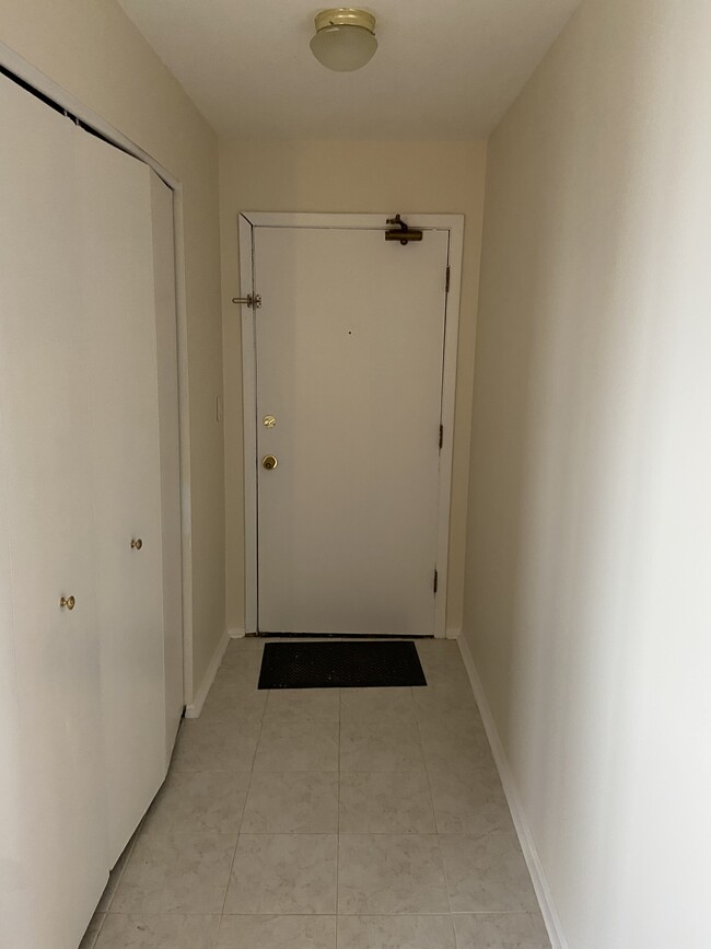 entry - 6325 N Sheridan Rd