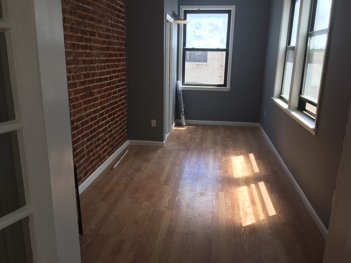 Bedroom with bathroom - 1919 19th St NW