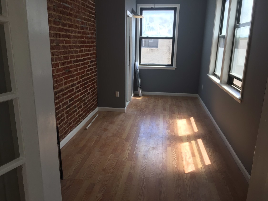 Bedroom with bathroom - 1919 19th St NW