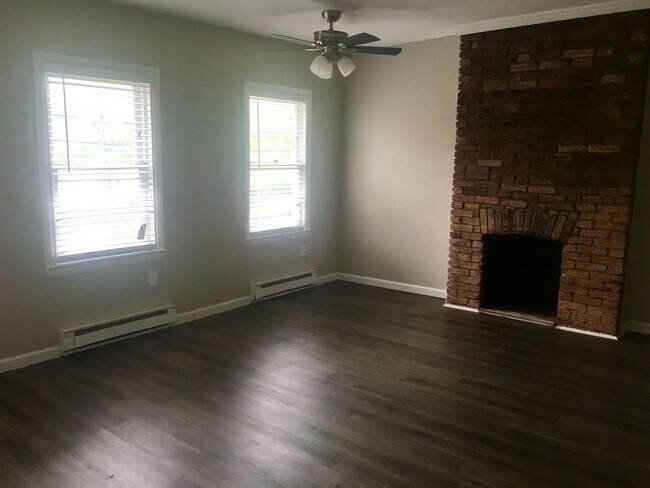 Foto del edificio - *** Beautiful & Updated Apartment in Mt. Washington * 1 Block to Grandview Ave * Pet Friendly * A...